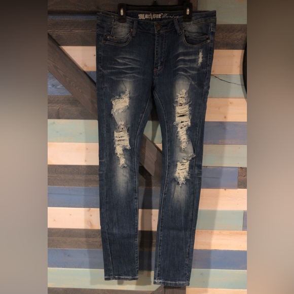 Super distressed Skinny Jean - Picture 2 of 10